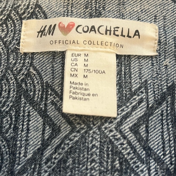 H&M x COACHELLA Light Blue Distressed Denim Jacket Medium - Picture 4 of 9